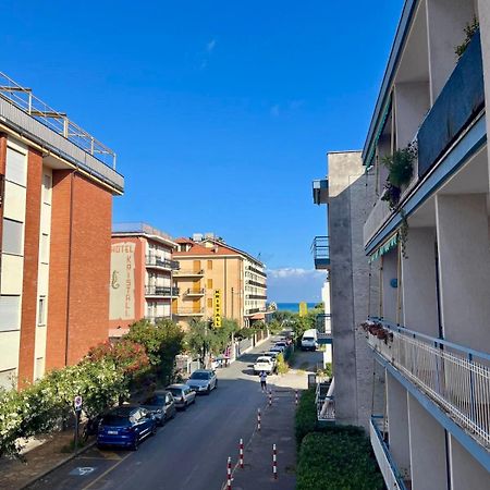 Appartamento A 100 Mt Dalla Spiaggia Diano Marina Extérieur photo