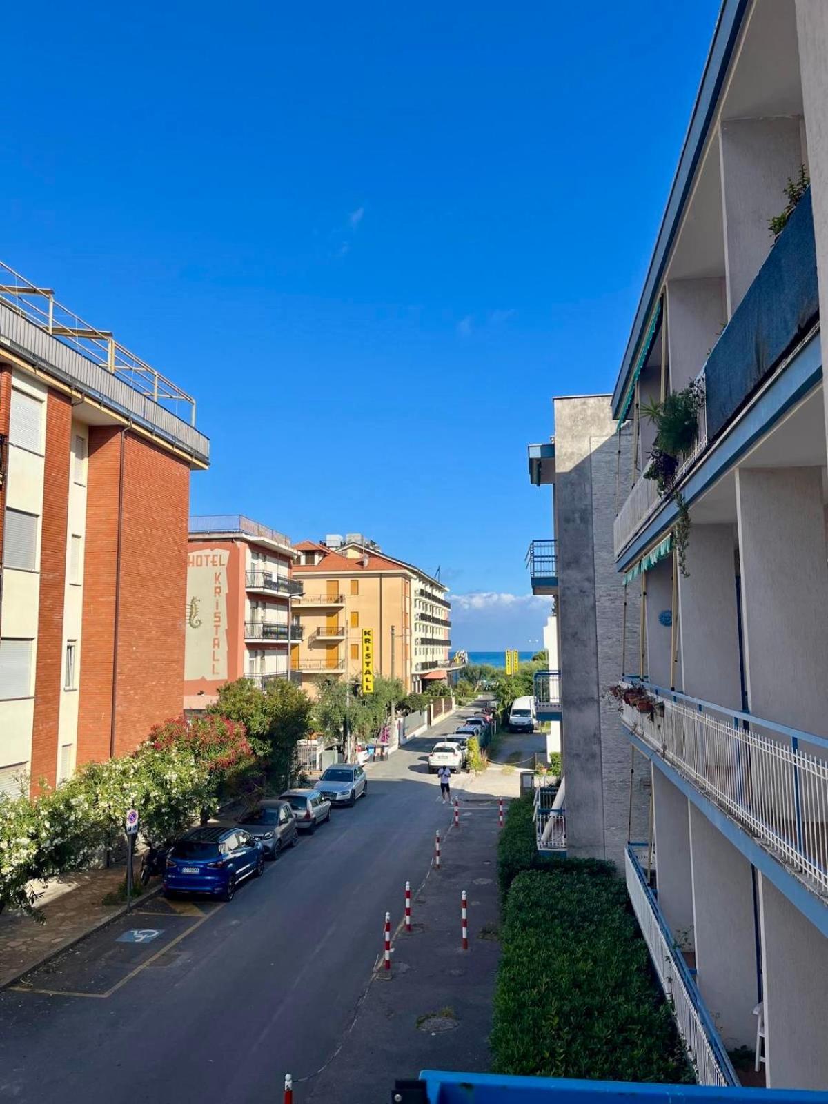 Appartamento A 100 Mt Dalla Spiaggia Diano Marina Extérieur photo